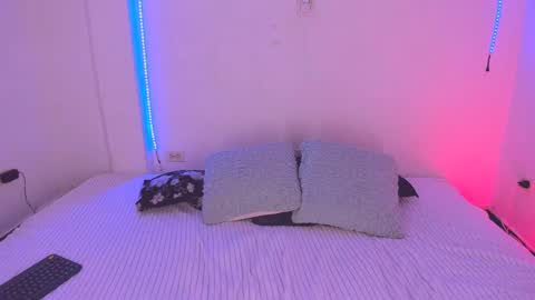 emili_williams10 online show from April 14, 2026, 3:56 am