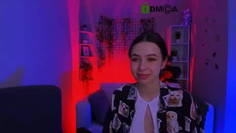 Snapshot of emilia_fly chatting on July 17, 2026, 11:06 am Emi online show from July 17, 2026, 11:06 am