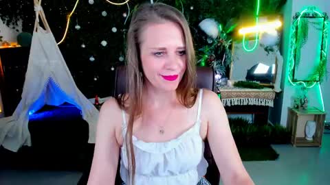 Snapshot of emiliabedy chatting on May 13, 2026, 9:17 am Emilia Bedy online show from May 13, 2026, 9:17 am