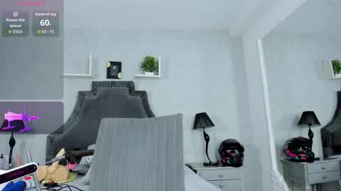 Snapshot of emiliarose_ chatting on October 20, 2025, 9:48 pm EmiliaRose online show from October 20, 2025, 9:48 pm