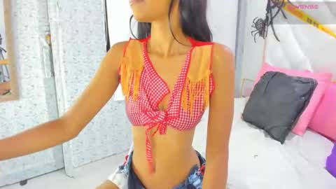 Snapshot of emilibonnie chatting on October 23, 2025, 2:22 am emilibonnie online show from October 23, 2025, 2:22 am