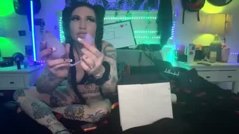 emilietreez online show from July 15, 2026, 3:56 am