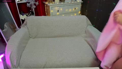 Snapshot of emiliyaqueen chatting on December 7, 2024, 1:36 am Emiliya online show from December 7, 2024, 1:36 am