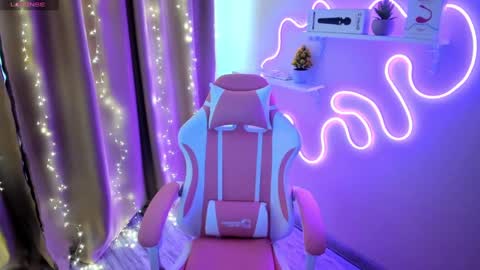 Snapshot of emiliyaqueen chatting on February 23, 2025, 5:23 am Emiliya online show from February 23, 2025, 5:23 am