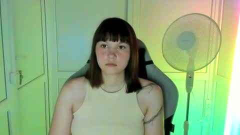 Snapshot of emilli_moon chatting on July 2, 2026, 6:14 pm Emmi online show from July 2, 2026, 6:14 pm
