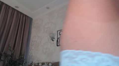 Snapshot of emilly_angel chatting on September 23, 2025, 7:39 pm Emily online show from September 23, 2025, 7:39 pm