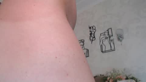 Snapshot of emilly_angel chatting on October 31, 2025, 7:59 pm Emily online show from October 31, 2025, 7:59 pm