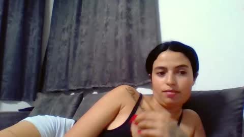 Snapshot of emilly_daniel chatting on November 17, 2025, 7:41 pm Emilly and Daniel online show from November 17, 2025, 7:41 pm