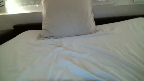 Snapshot of emilly_elli chatting on May 5, 2026, 5:48 am Emily online show from May 5, 2026, 5:48 am