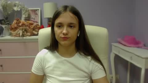 Emilly online show from March 10, 2025, 10:59 am