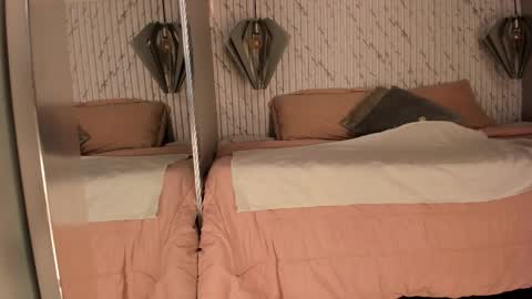 Snapshot of emilly_mell chatting on September 24, 2025, 11:13 am emilly_mell online show from September 24, 2025, 11:13 am