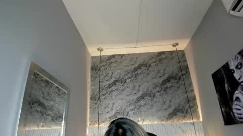 Snapshot of emilly_mell chatting on October 17, 2025, 11:24 am emilly_mell online show from October 17, 2025, 11:24 am