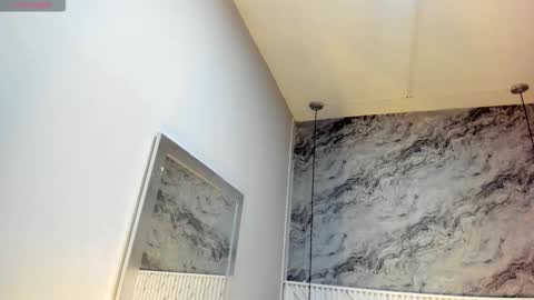 Snapshot of emilly_mell chatting on October 19, 2025, 11:33 am emilly_mell online show from October 19, 2025, 11:33 am