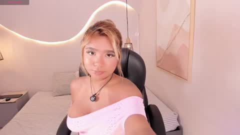 emilly_mell online show from May 29, 2026, 12:14 pm