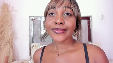 Emilly Roa online show from December 2, 2025, 9:54 pm