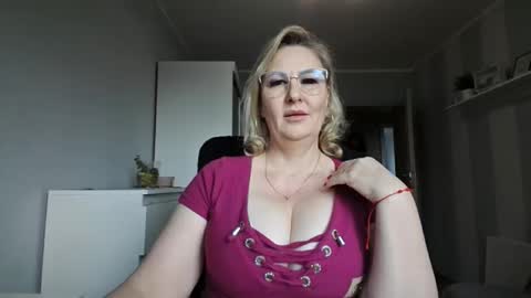 EmillyLove online show from March 10, 2026, 7:35 am