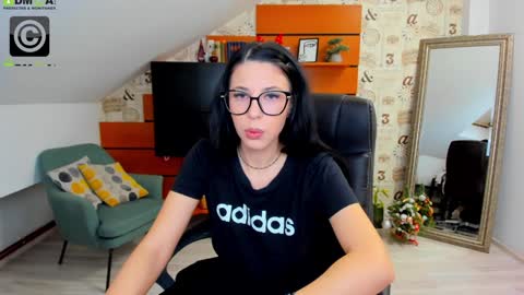Snapshot of emillytaylor chatting on December 20, 2024, 5:04 am EmillyTaylor online show from December 20, 2024, 5:04 am