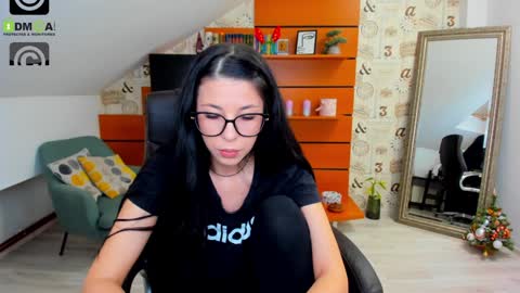 Snapshot of emillytaylor chatting on December 20, 2024, 8:28 am EmillyTaylor online show from December 20, 2024, 8:28 am