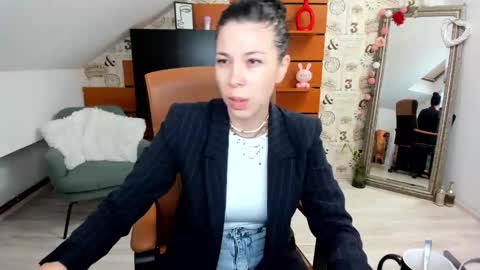 Snapshot of emillytaylor chatting on September 17, 2025, 2:46 am EmillyTaylor online show from September 17, 2025, 2:46 am