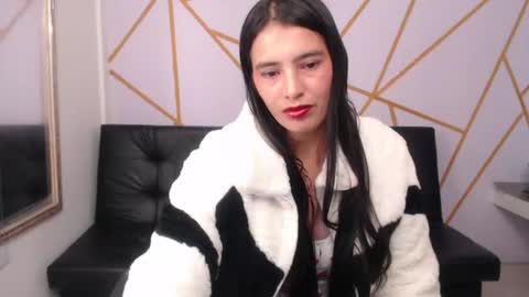 Snapshot of emily___rouse chatting on June 19, 2026, 3:44 am emily___rouse online show from June 19, 2026, 3:44 am