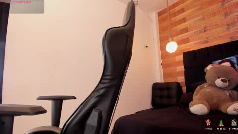 Snapshot of emily_brown04 chatting on November 11, 2025, 12:05 pm emily_brown04 online show from November 11, 2025, 12:05 pm