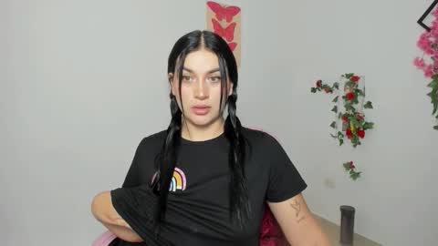 Snapshot of emily_coraline chatting on September 30, 2025, 2:33 pm Emily online show from September 30, 2025, 2:33 pm