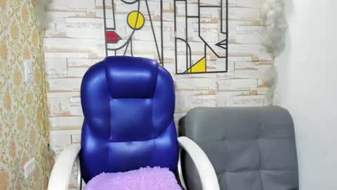 emily_cortes23_aws online show from January 11, 2025, 1:16 am