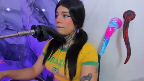 Snapshot of emily_evol chatting on July 17, 2026, 12:01 pm emily_evol online show from July 17, 2026, 12:01 pm