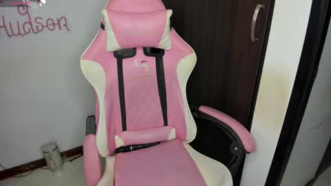 Snapshot of emily_huddson_ chatting on February 18, 2025, 10:14 pm independet model online show from February 18, 2025, 10:14 pm