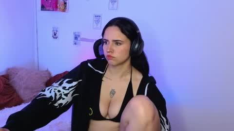 Emily Lindey online show from April 16, 2026, 5:19 am