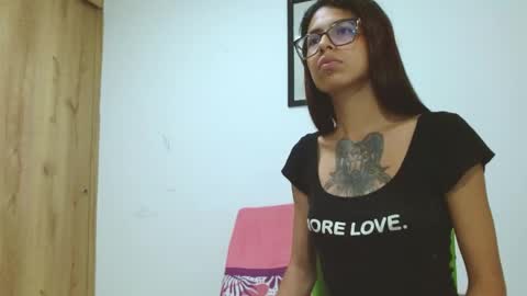 Snapshot of emily_loperaa chatting on May 30, 2026, 4:20 am Emily online show from May 30, 2026, 4:20 am