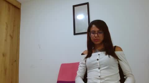 Snapshot of emily_loperaa chatting on June 5, 2026, 3:57 am Emily online show from June 5, 2026, 3:57 am