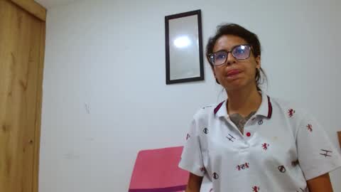 Snapshot of emily_loperaa chatting on June 9, 2026, 12:44 am Emily online show from June 9, 2026, 12:44 am