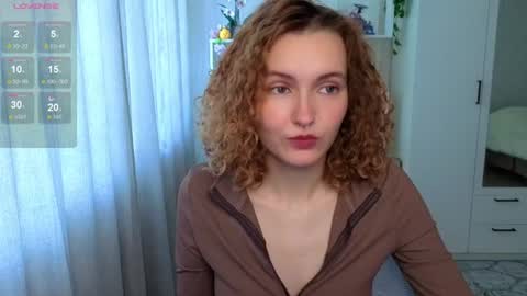 Snapshot of emily_lune chatting on July 23, 2026, 4:54 am Emily online show from July 23, 2026, 4:54 am