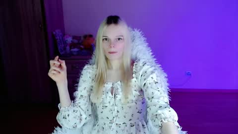 Snapshot of emily_nyaffe chatting on February 6, 2025, 10:32 pm Lia online show from February 6, 2025, 10:32 pm