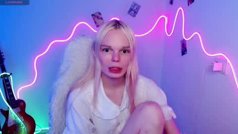 Snapshot of emily_nyaffe chatting on November 5, 2025, 1:00 pm Lia online show from November 5, 2025, 1:00 pm