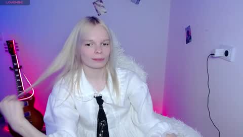 Lia online show from March 10, 2026, 5:07 pm