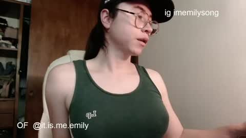 emily_pearl_ online show from June 12, 2026, 9:46 pm