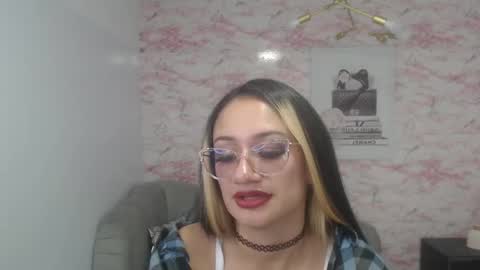 Snapshot of emily_rousse_t chatting on March 8, 2025, 9:18 pm Emily online show from March 8, 2025, 9:18 pm
