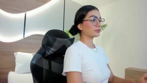 emily_tolson online show from December 2, 2025, 7:09 pm
