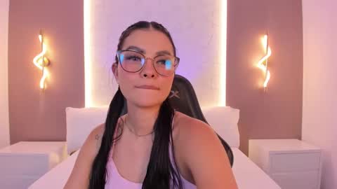 emily_tolson online show from February 4, 2026, 8:03 pm