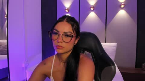 emily_tolson online show from May 27, 2026, 7:55 pm