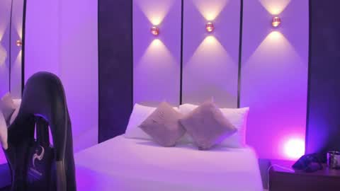 emily_tolson online show from July 17, 2026, 7:19 pm