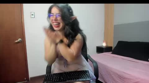  Vanesa  online show from April 28, 2026, 11:26 am