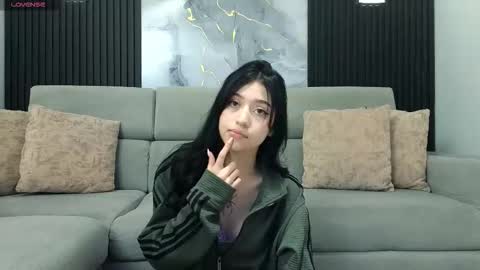 Snapshot of emily_vonvg chatting on December 2, 2025, 1:17 pm Emily online show from December 2, 2025, 1:17 pm