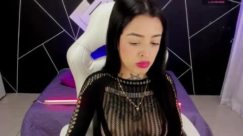 Snapshot of emilydaft chatting on January 7, 2025, 9:14 pm fari online show from January 7, 2025, 9:14 pm