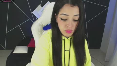 Snapshot of emilydaft chatting on October 24, 2025, 10:17 pm fari online show from October 24, 2025, 10:17 pm