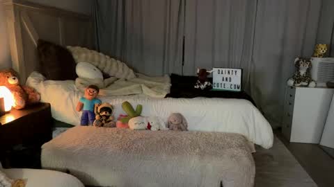 emilyfawn online show from May 24, 2026, 3:44 am