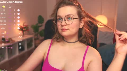 Snapshot of emilyforelsket chatting on December 12, 2024, 12:55 pm Emily online show from December 12, 2024, 12:55 pm