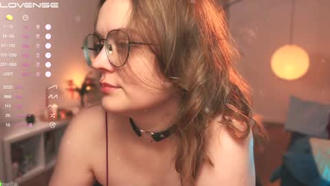 Snapshot of emilyforelsket chatting on December 22, 2024, 12:27 pm Emily online show from December 22, 2024, 12:27 pm